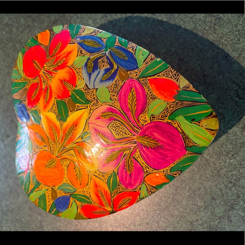 Heart ♥️ Shaped Floral Wood Box - Picture 5 of 7